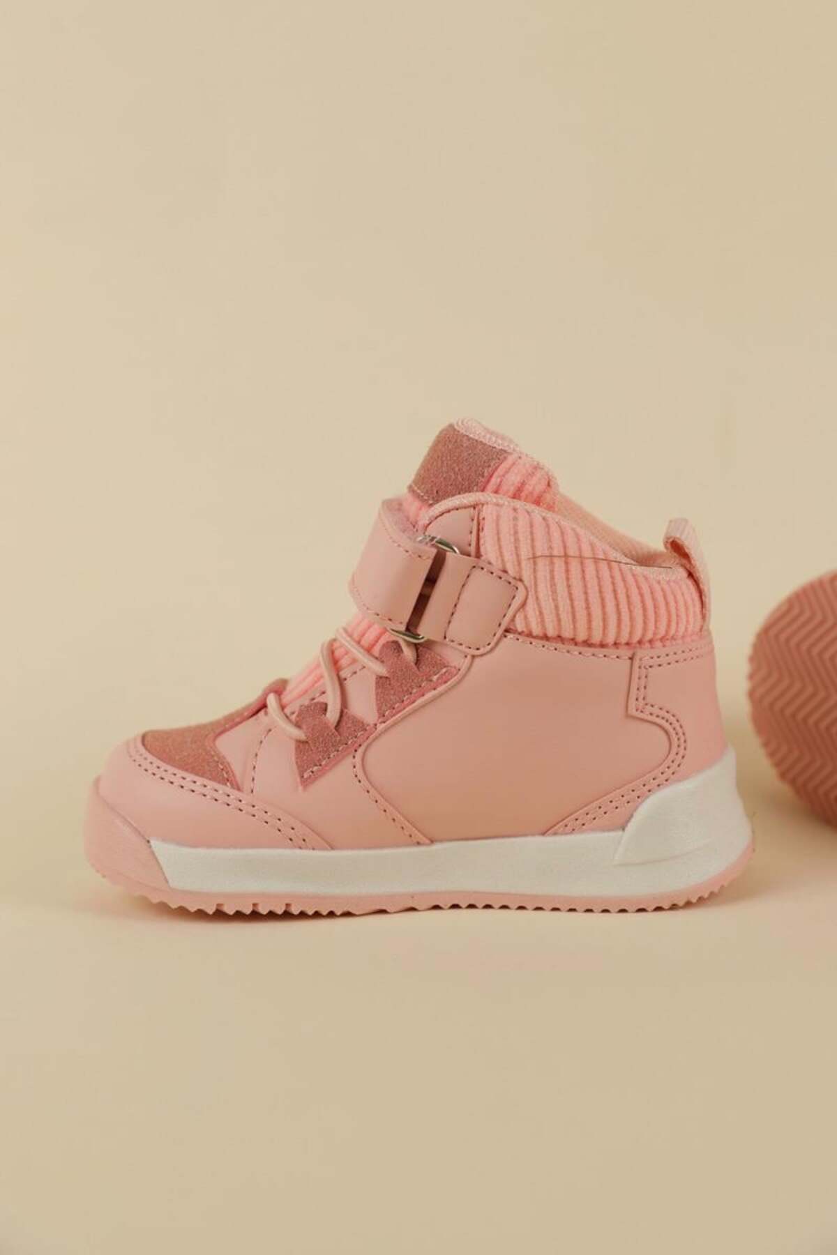 22-30 Numara Kız Çocuk Pembe Renk Hippi Bot / Beden : 26 / Cinsiyet : Kadın / Kız