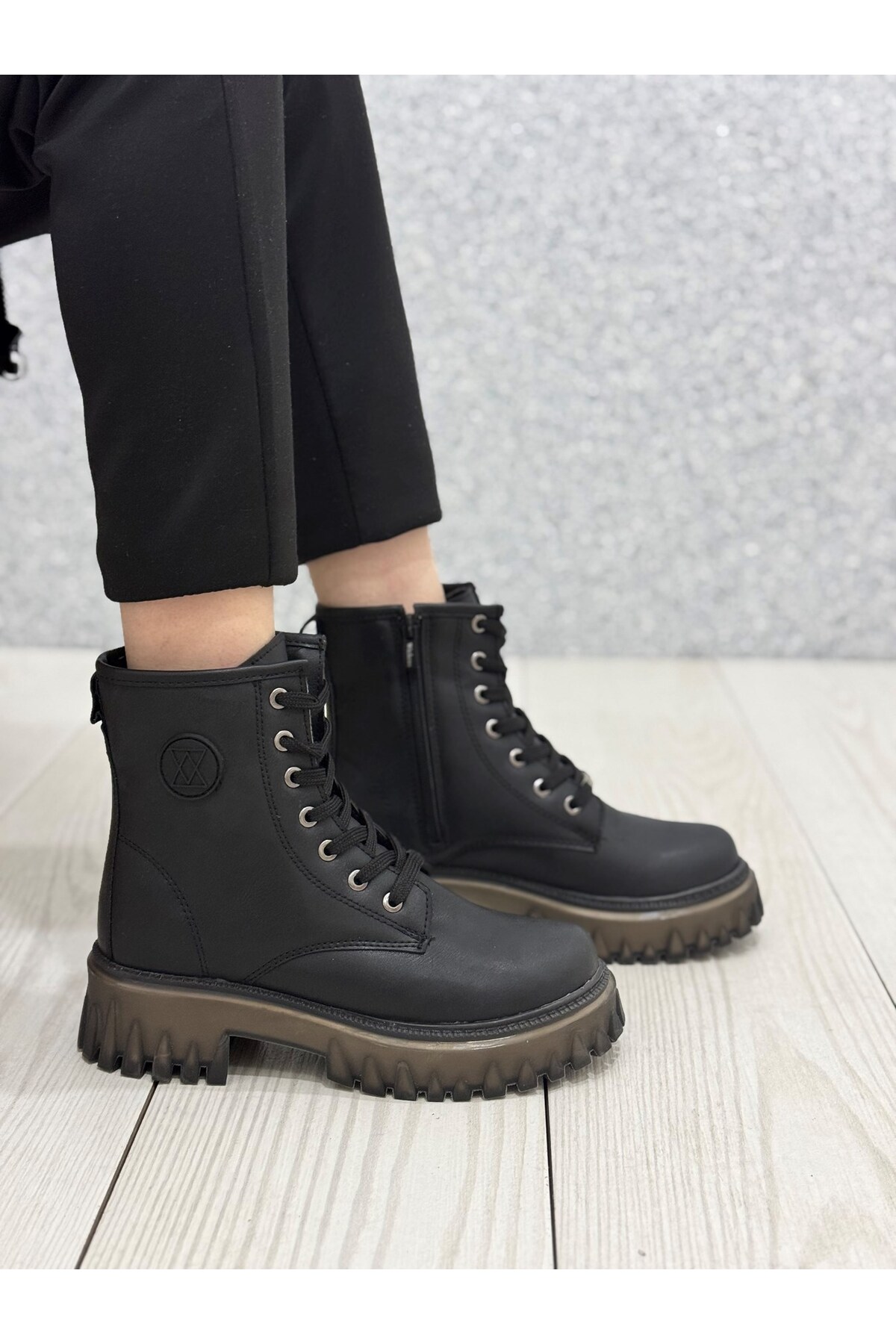 2615 -1 Siyah Cilt Kalın Taban  Bot / Beden : 38 / Cinsiyet : Kadın / Kız