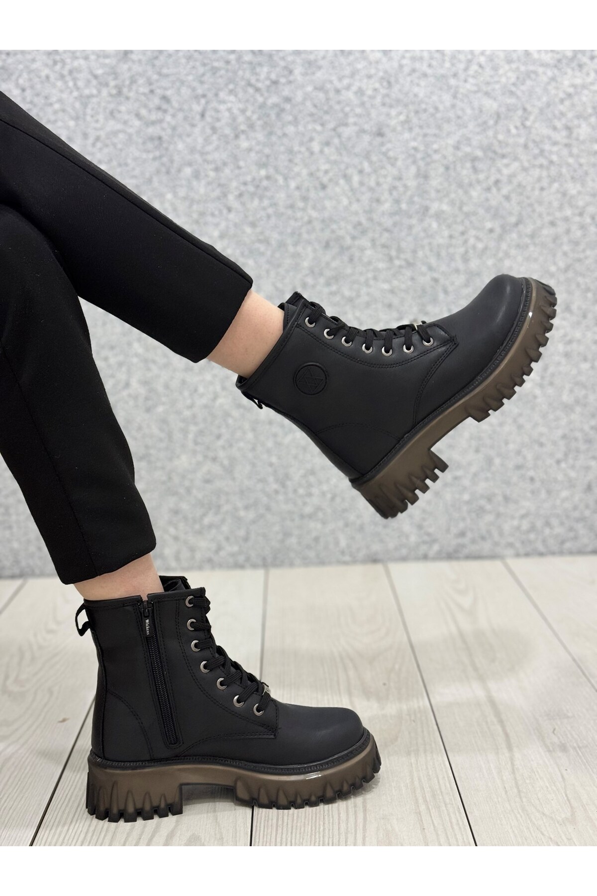 2615 -1 Siyah Cilt Kalın Taban  Bot / Beden : 39 / Cinsiyet : Kadın / Kız
