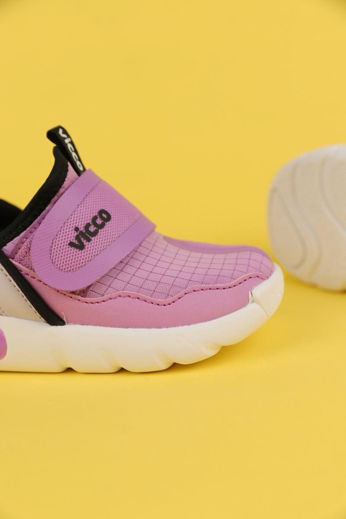 22-30 Numara Kız Çocuk Lila Renk Vicco Tess Spor Ayakkabı / Beden : 30 / Cinsiyet : Kadın / Kız