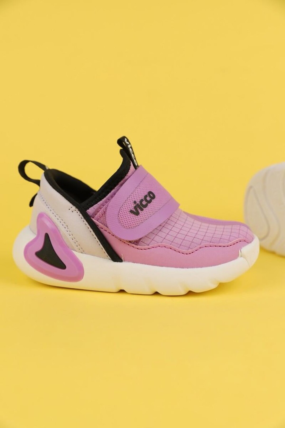 22-30 Numara Kız Çocuk Lila Renk Vicco Tess Spor Ayakkabı / Beden : 30 / Cinsiyet : Kadın / Kız