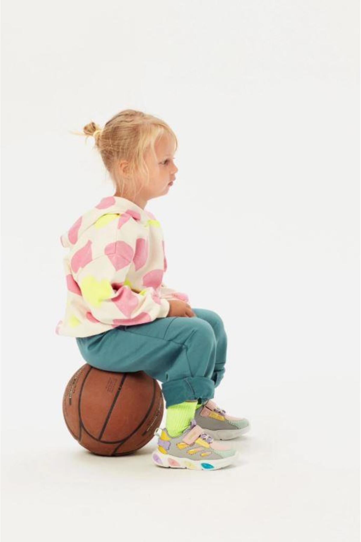 Lamb Çocuk Renkli Işıklı Cırtlı Hafif Spor Ayakkabı 346.25K.227 / Beden : 22 / Cinsiyet : Unisex