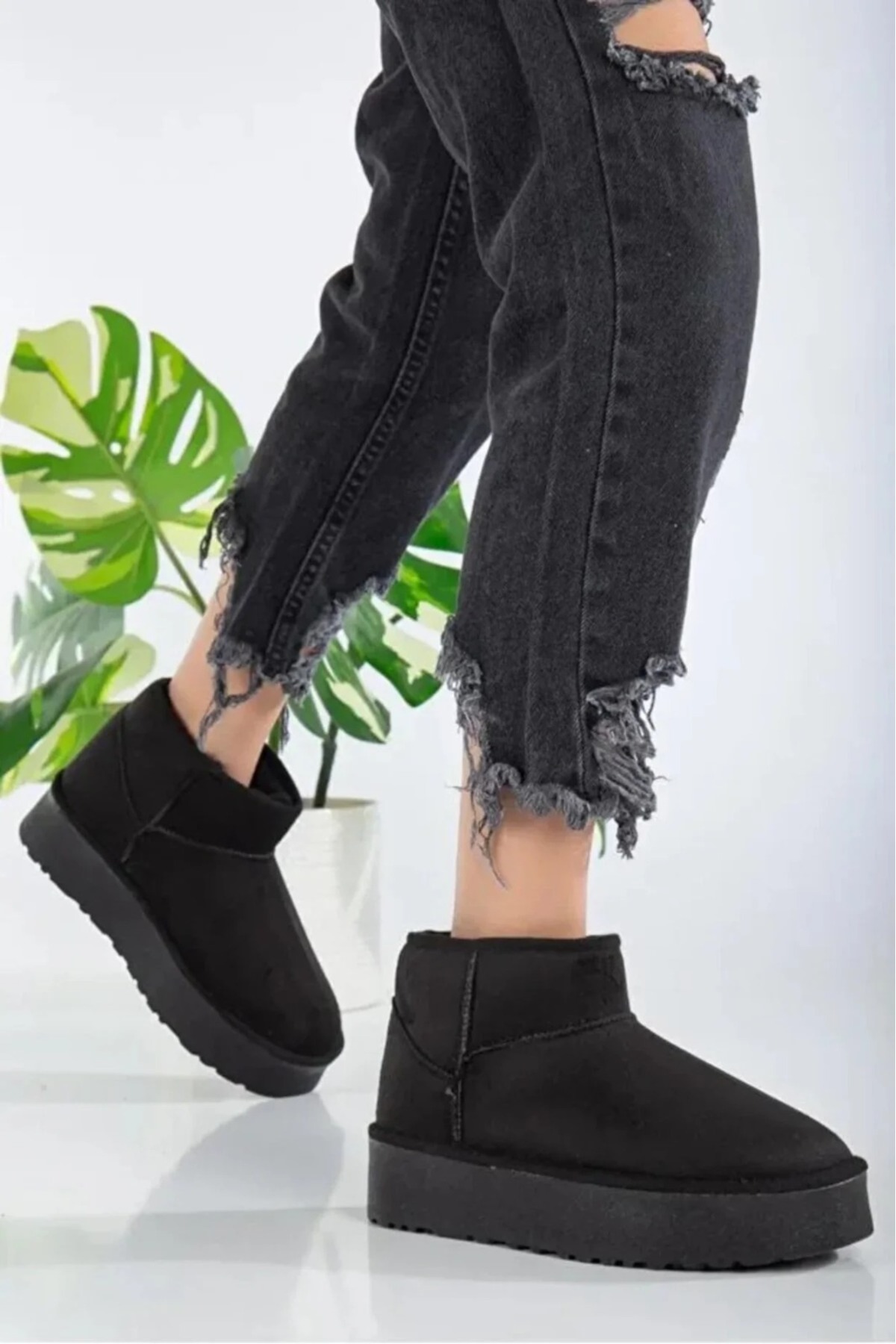 Kalın Dolgu Kaymaz Tabanlı Uggy Bilekte Kısa Süet İçi Mini Kadın Yünlü Bot / Beden : 40 / Cinsiyet : Kadın / Kız