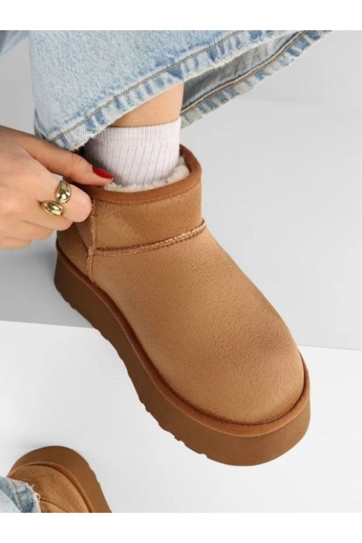 Kadın İçi Kürklü Yüksek Kalın Dolgu Kaymaz Tabanlı Bilekte Kısa Süet İçi Mini Uggy Bot / Beden : 38 / Cinsiyet : Kadın / Kız