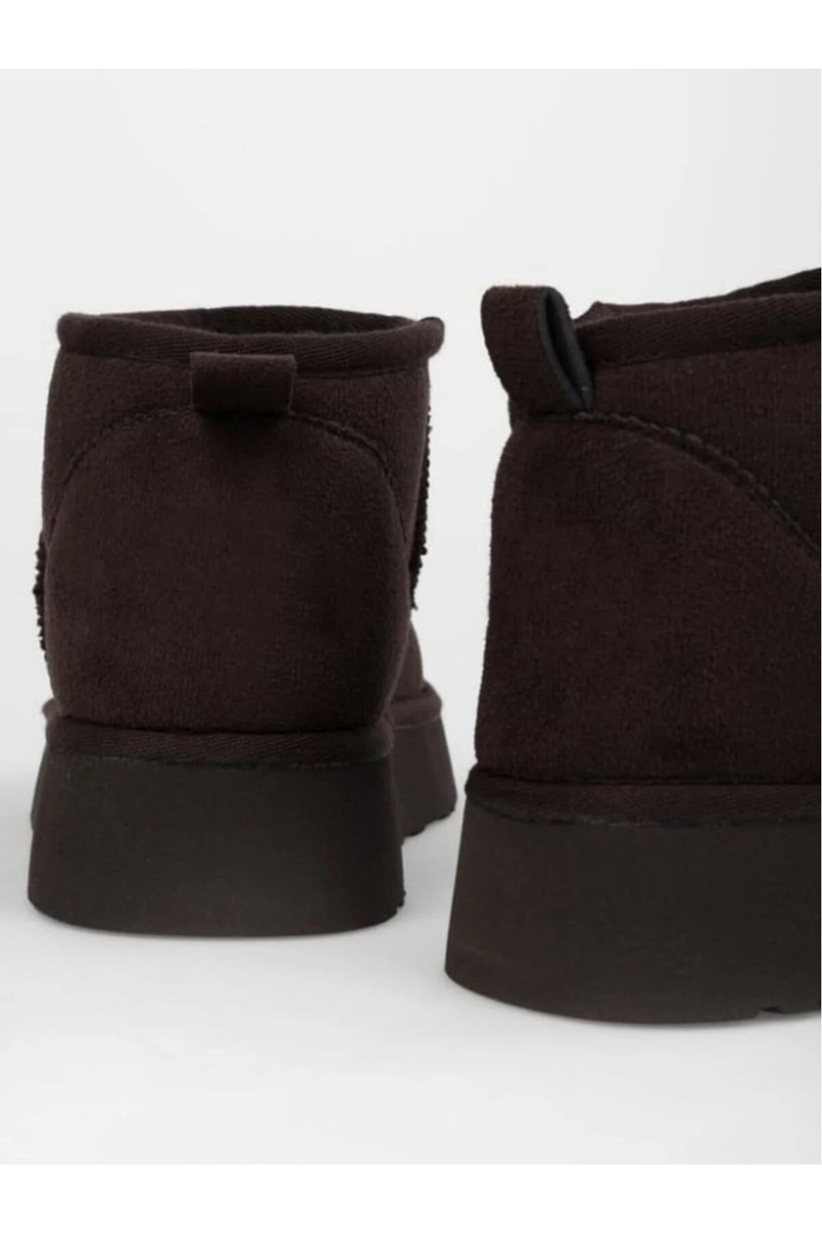 Kadın İçi Kürklü Kaymaz (3 Cm Yükseklikte) Tabanlı Bilekten (3 cm Yükseklikte) Mini Uggy Bot / Beden : 39 / Cinsiyet : Kadın / Kız