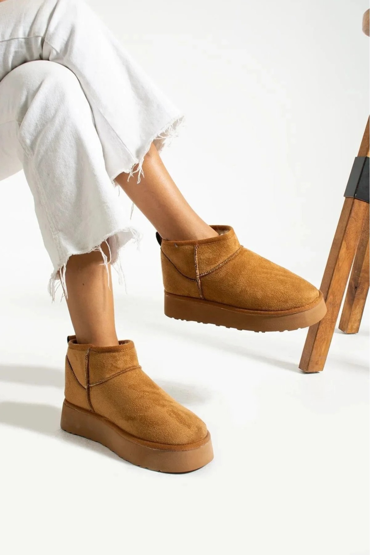 Kalın Dolgu Kaymaz Tabanlı Uggy Bilekte Kısa Süet İçi Mini Kadın Yünlü Bot / Beden : 39 / Cinsiyet : Kadın / Kız