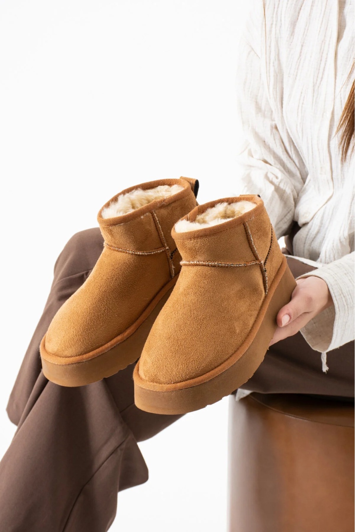 Kalın Dolgu Kaymaz Tabanlı Uggy Bilekte Kısa Süet İçi Mini Kadın Yünlü Bot / Beden : 37 / Cinsiyet : Kadın / Kız