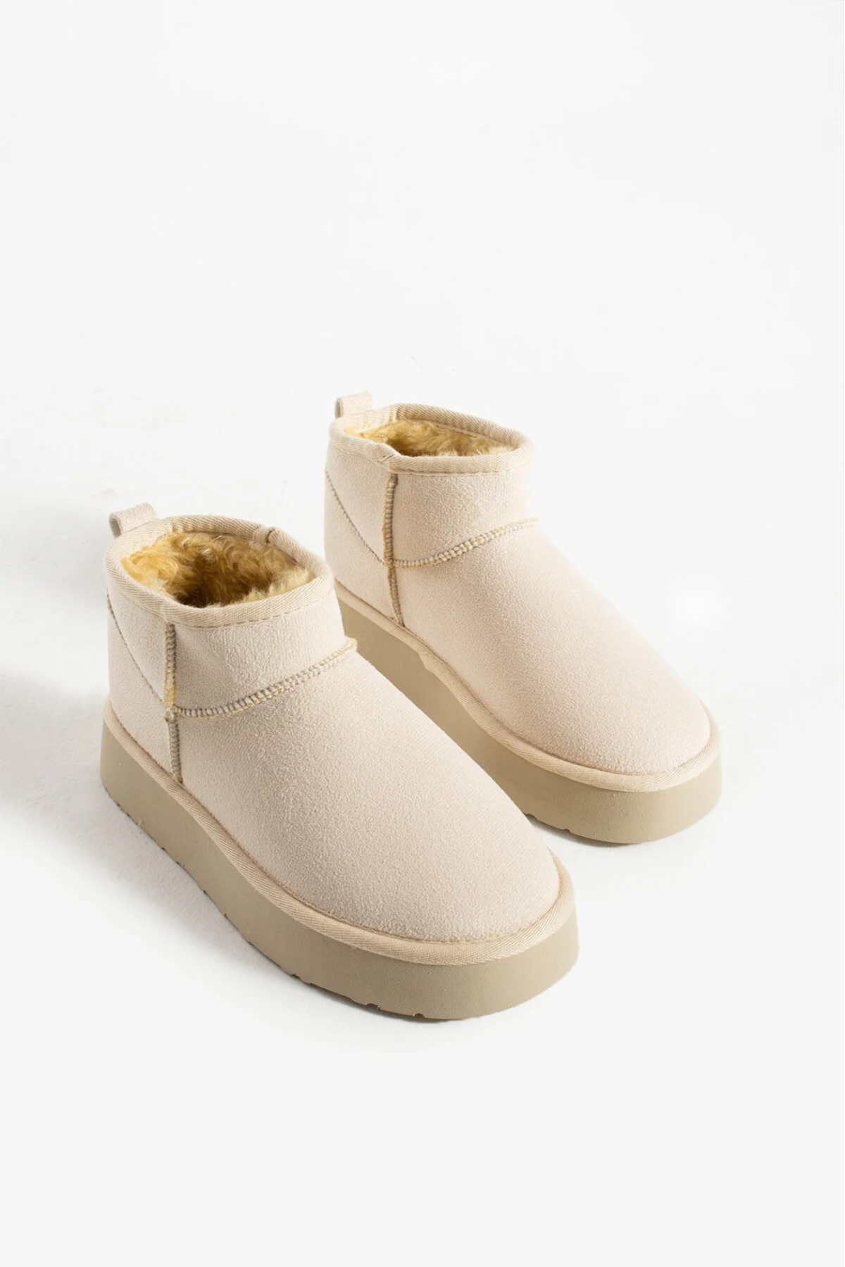 Kadın İçi Kürklü Yüksek Kalın Dolgu Kaymaz Tabanlı Bilekte Kısa Süet İçi Mini Uggy Bot / Beden : 39 / Cinsiyet : Kadın / Kız
