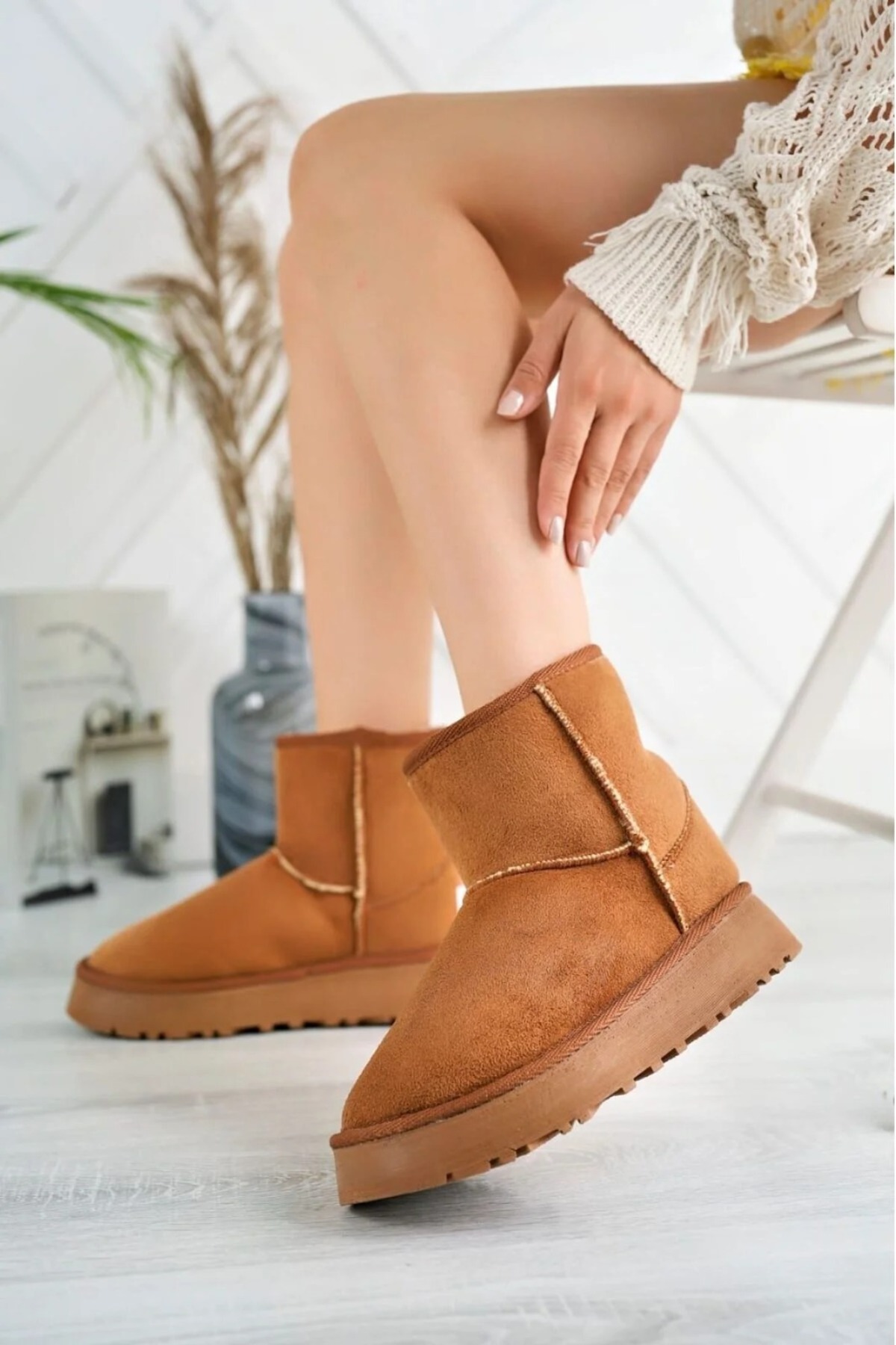 Orta Boy Kürklü Bilekten (8 cm Yükseklikte) Kaymaz (Taban Uzunluğu 3 Cm Yükseklikte) Taban Uggy Bot / Beden : 37 / Cinsiyet : Kadın / Kız