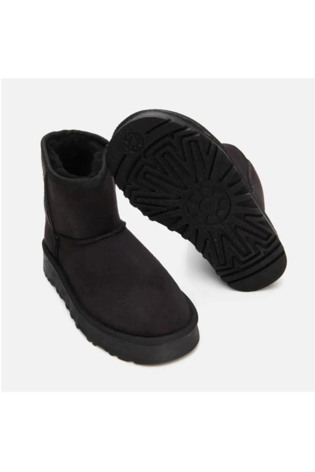 Orta Boy Kürklü Bilekten (8 cm Yükseklikte) Kaymaz (Taban Uzunluğu 3 Cm Yükseklikte) Taban Uggy Bot / Beden : 38 / Cinsiyet : Kadın / Kız