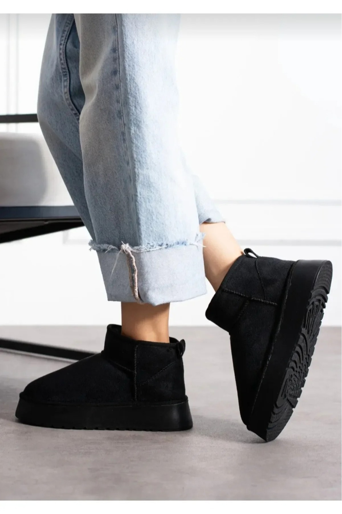 Bilekten (3 cm Yükseklikte) İçi Kürklü Kaymaz (3 Cm Yükseklikte) Tabanlı Kadın Kısa Uggy Bot / Beden : 38 / Cinsiyet : Kadın / Kız