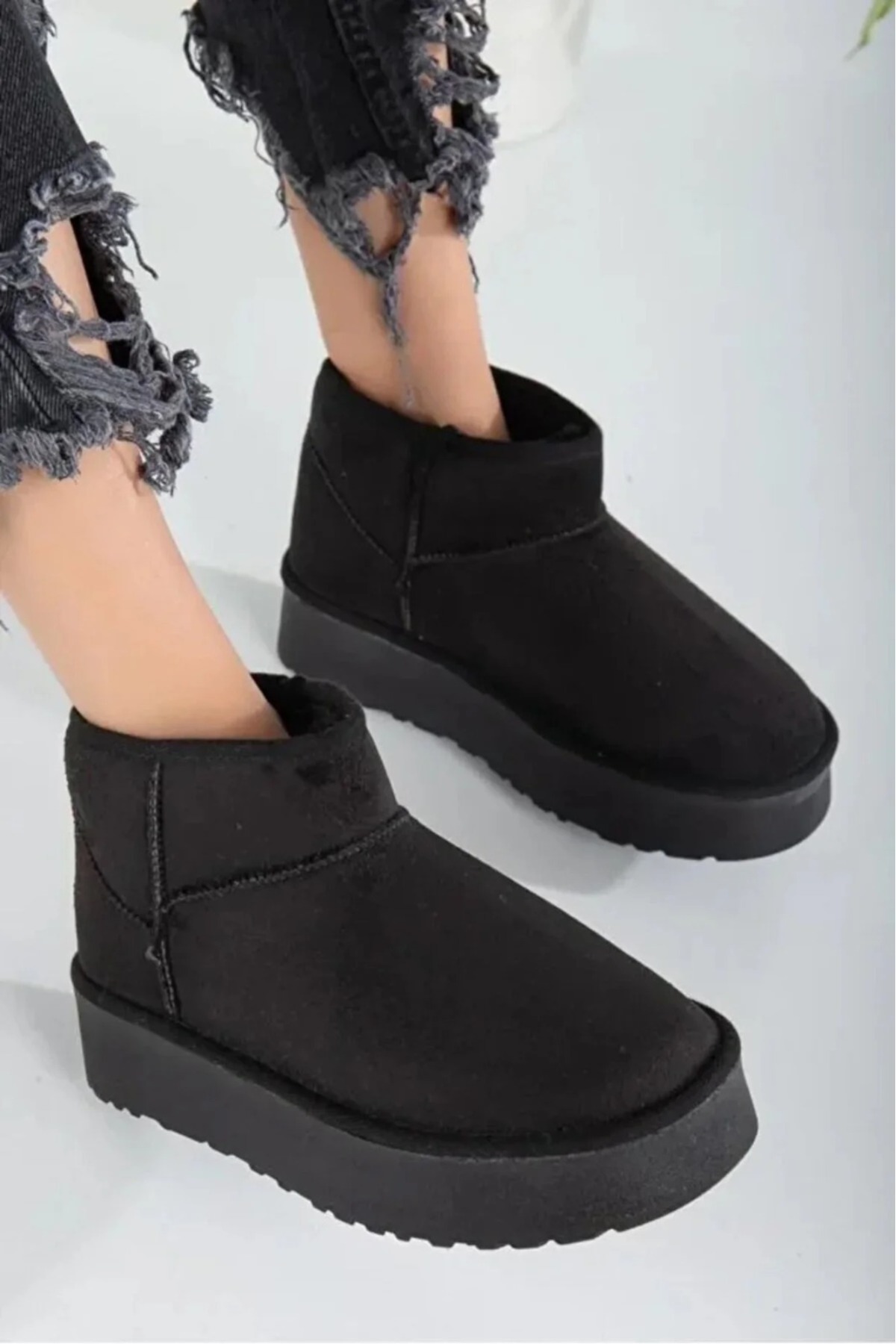 Bilekten (3 cm Yükseklikte) İçi Kürklü Kaymaz (3 Cm Yükseklikte) Tabanlı Kadın Kısa Uggy Bot / Beden : 38 / Cinsiyet : Kadın / Kız