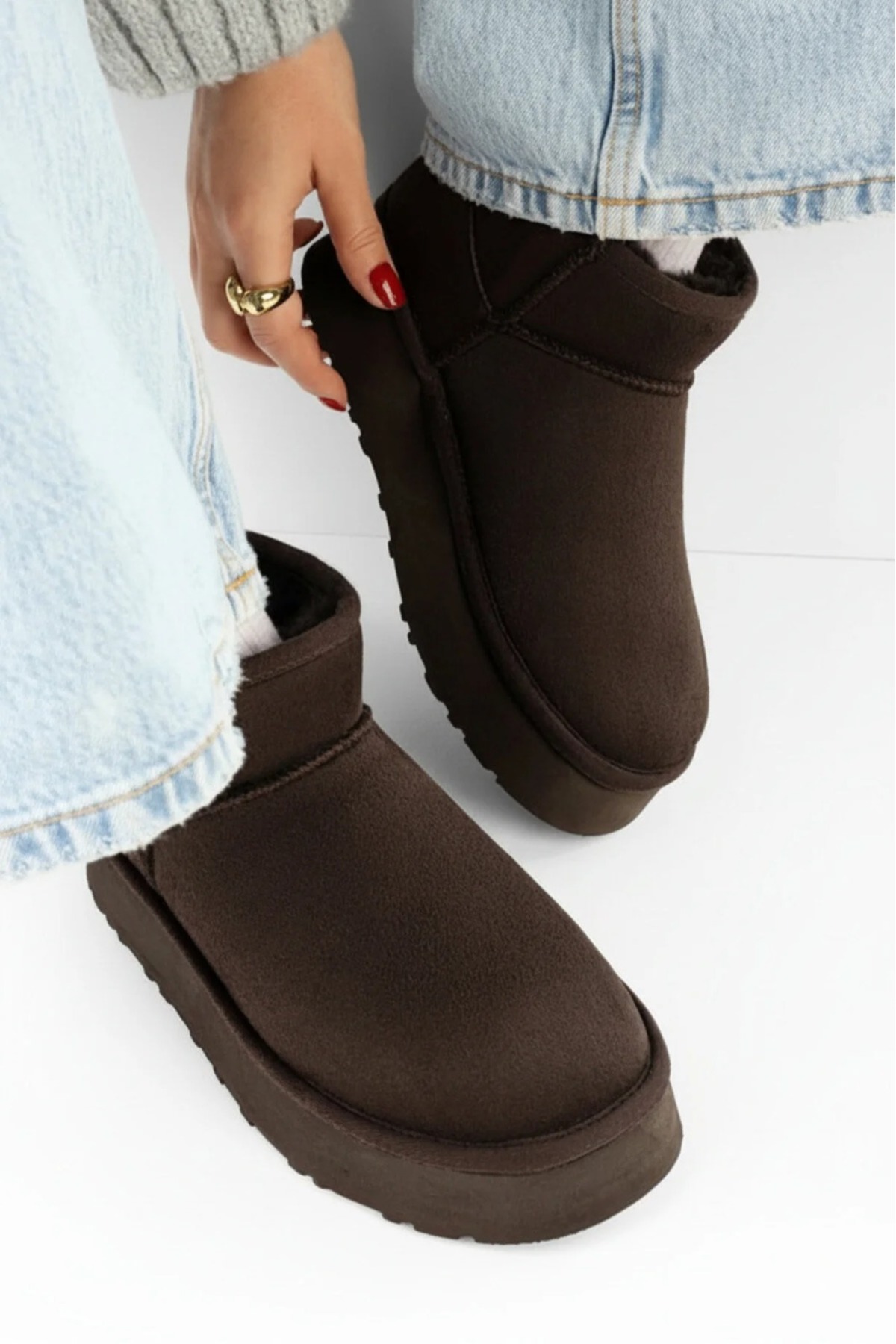 Bilekten (3 cm Yükseklikte) İçi Kürklü Kaymaz (3 Cm Yükseklikte) Tabanlı Kadın Kısa Uggy Bot / Beden : 40 / Cinsiyet : Kadın / Kız