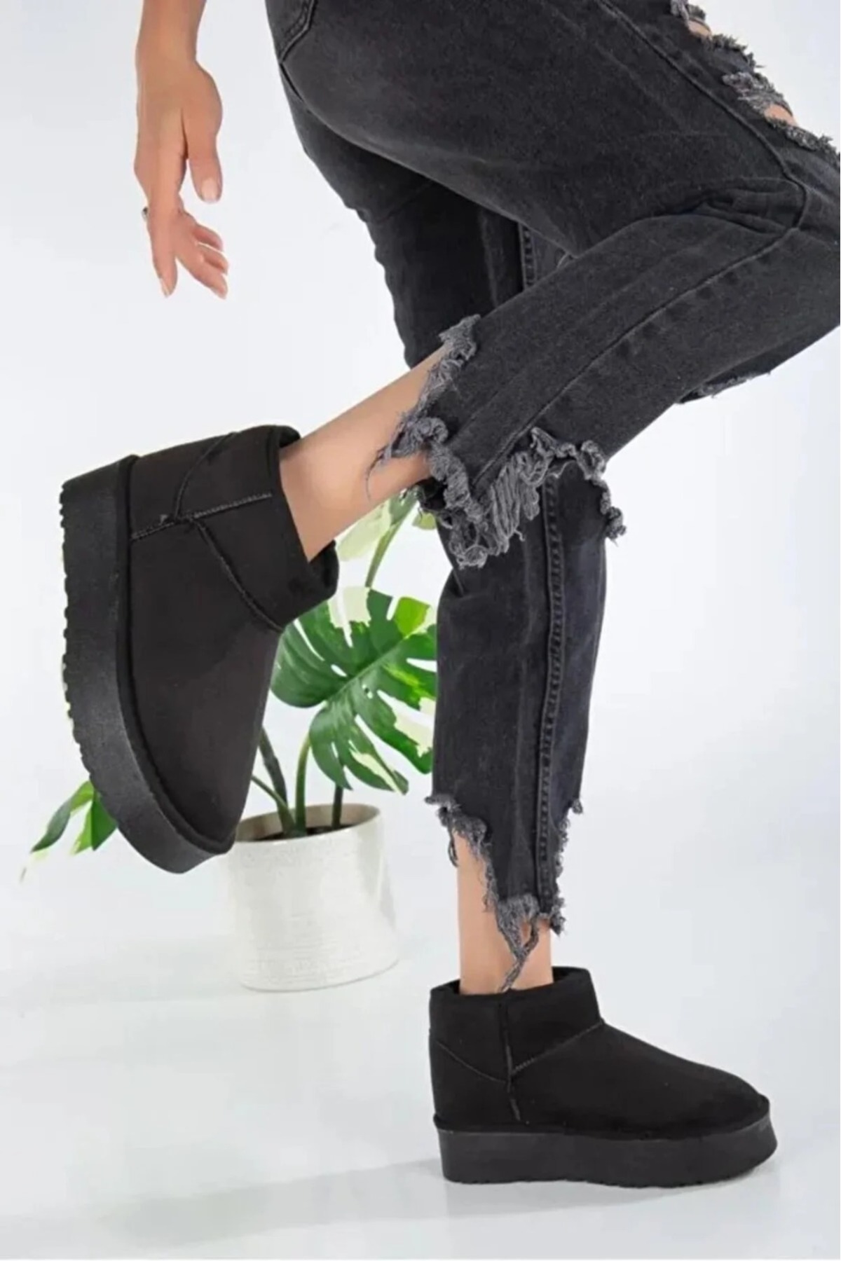 Kalın Dolgu Kaymaz Tabanlı Uggy Bilekte Kısa Süet İçi Mini Kadın Yünlü Bot / Beden : 36 / Cinsiyet : Kadın / Kız