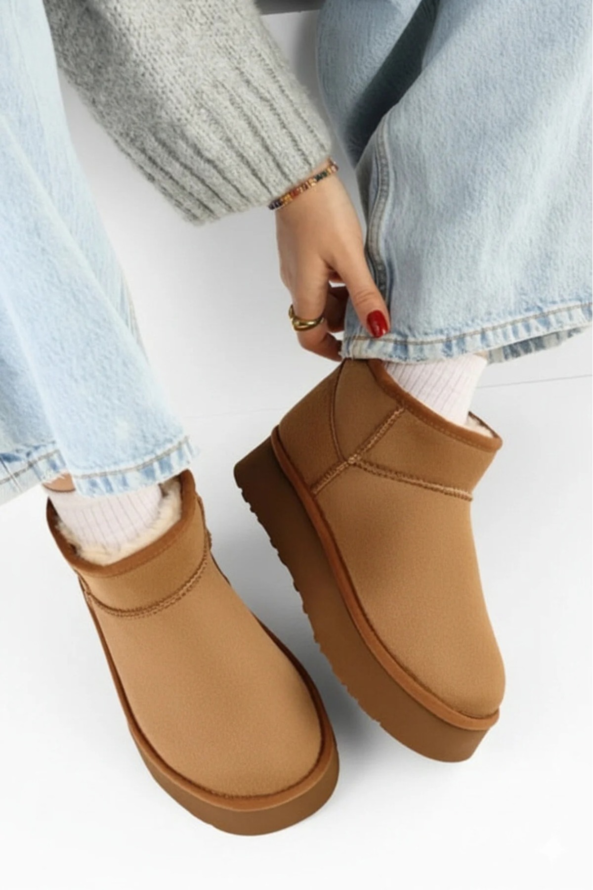 Kadın İçi Kürklü Kaymaz (3 Cm Yükseklikte) Tabanlı Bilekten (3 cm Yükseklikte) Mini Uggy Bot / Beden : 40 / Cinsiyet : Kadın / Kız