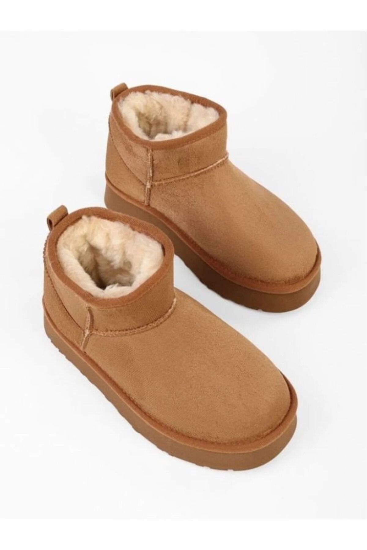 Kadın İçi Kürklü Kaymaz (3 Cm Yükseklikte) Tabanlı Bilekten (3 cm Yükseklikte) Mini Uggy Bot / Beden : 38 / Cinsiyet : Kadın / Kız