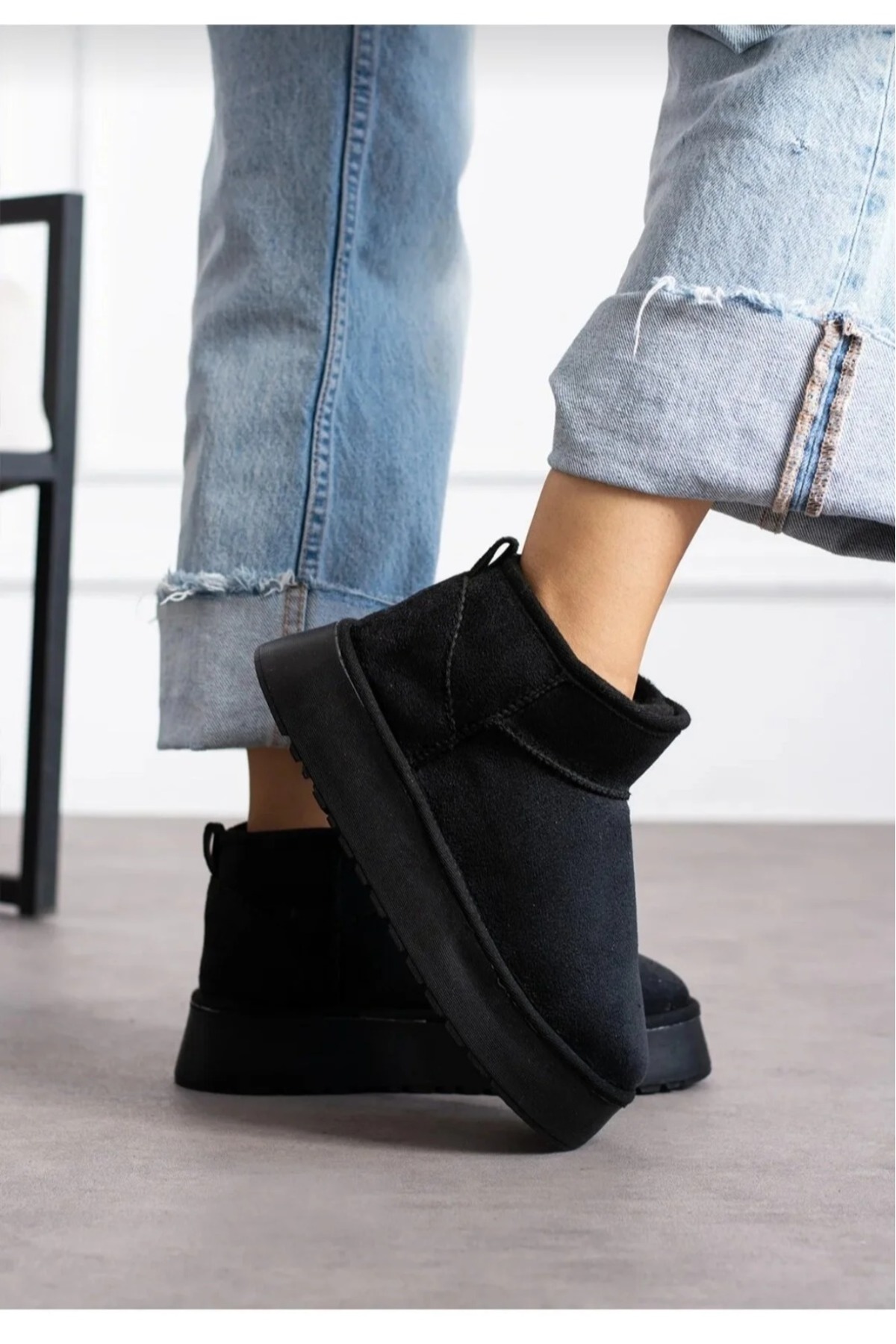 Kadın İçi Kürklü Kaymaz (3 Cm Yükseklikte) Tabanlı Bilekten (3 cm Yükseklikte) Mini Uggy Bot / Beden : 40 / Cinsiyet : Kadın / Kız