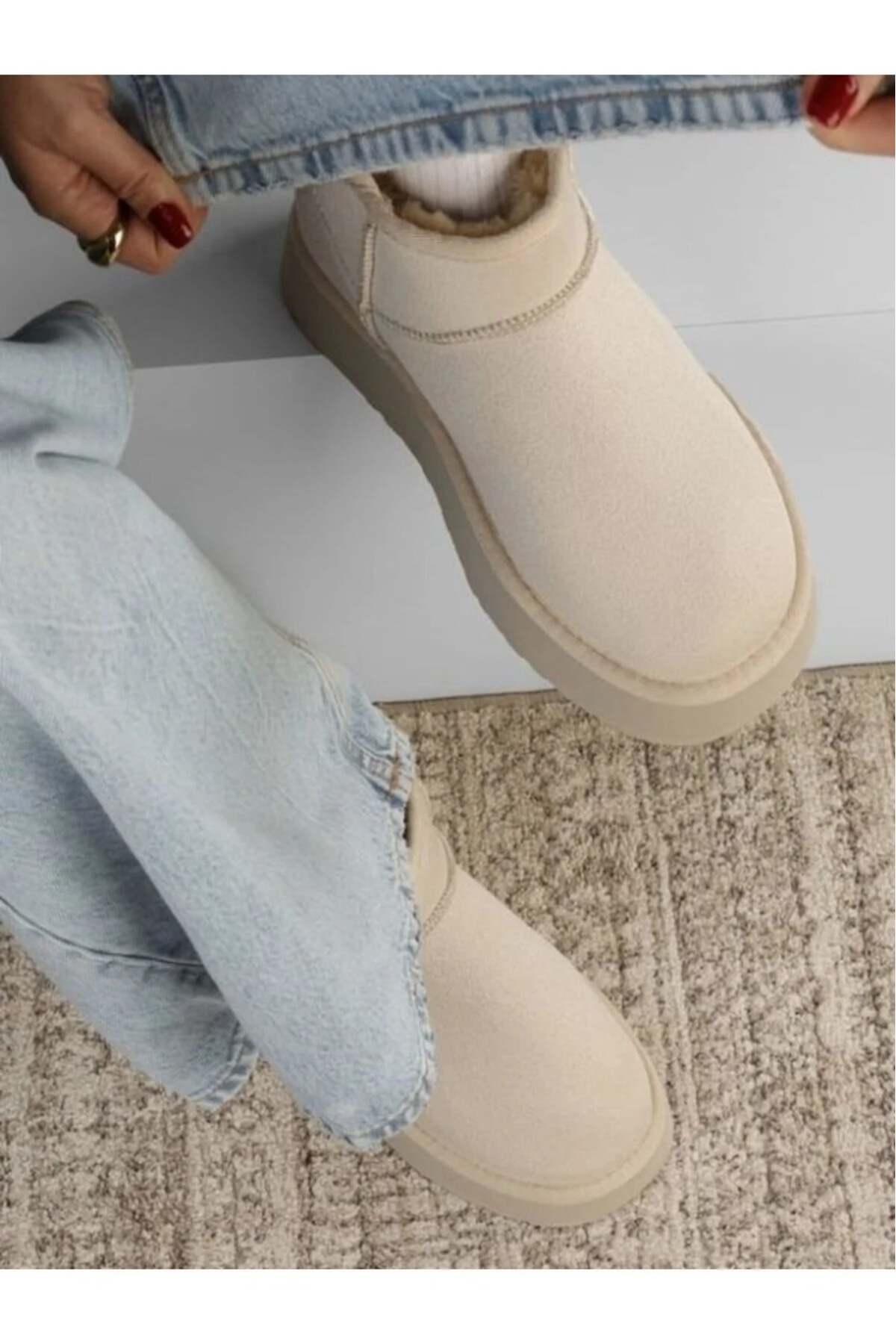 Bilekten (3 cm Yükseklikte) İçi Kürklü Kaymaz (3 Cm Yükseklikte) Tabanlı Kadın Kısa Uggy Bot / Beden : 39 / Cinsiyet : Kadın / Kız