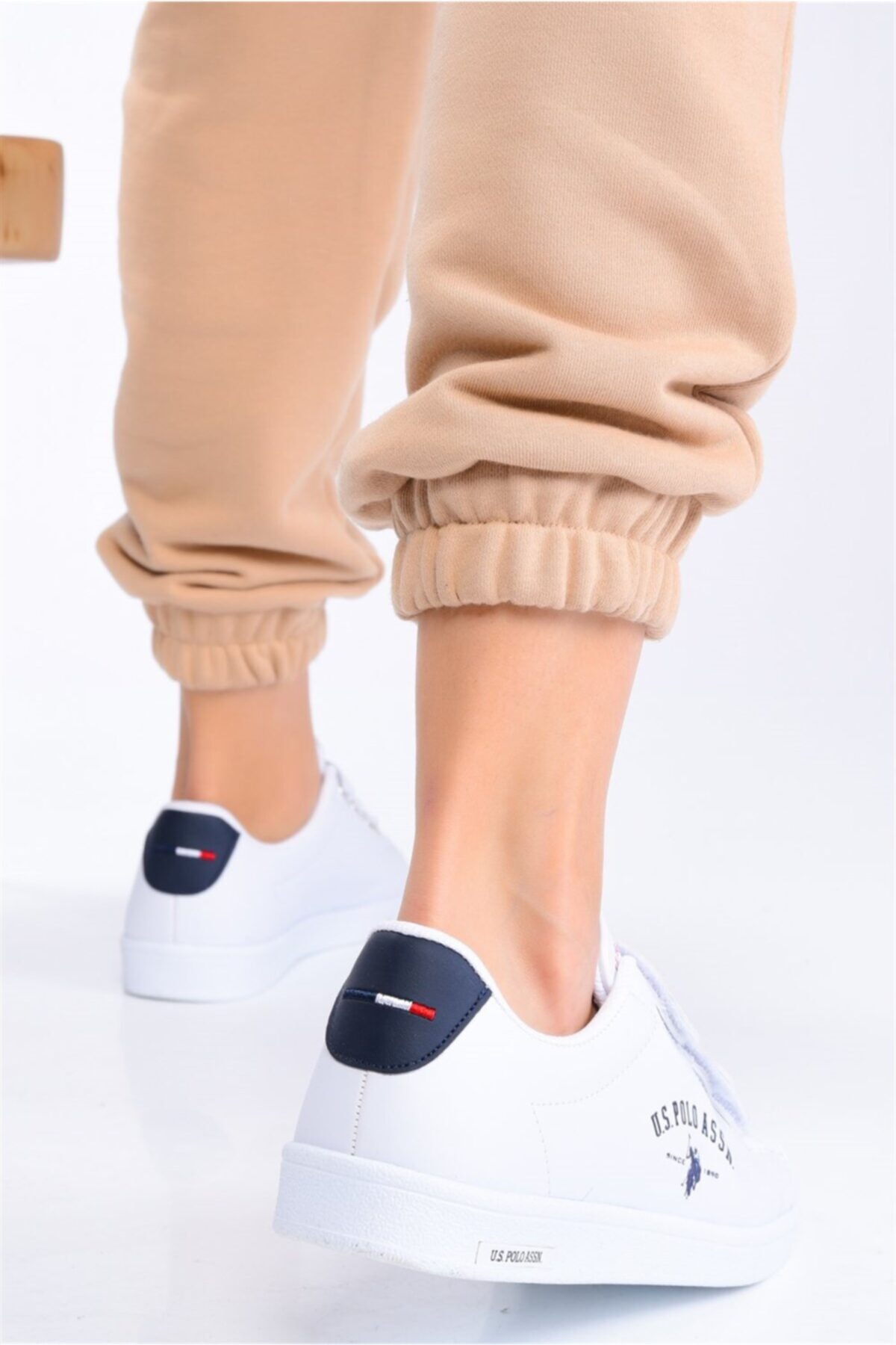 Singer Cırt Bantlı Beyaz Kadın Spor Ayakkabı V12 / Beden : 38 / Cinsiyet : Kadın / Kız